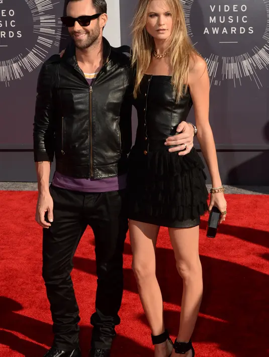 Melansir Dailymail, saat diwawancara bersama Ryan Seacrest padaKamis (13/10), saat ditanya bagaimana Adam berperan menjadi orang tua Dusty Rose, Adam mengatakan dirinya tak tahu apa-apa. (AFP/Bintang.com)