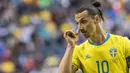 9. Zlatan Ibrahimovic (Swedia) - Pada tahun 2004, 2008 dan 2012 dirinya pernah menjadi man of the match pada laga Piala Eropa. Terakhir pada tahun 2012, mantan bomber Barcelona itu gagal antar Swedia lolos babak penyisihan. (AFP/Jonathan Nackstrand)