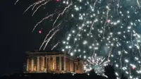 Kembang api malam tahun baru 2019 di Acropolis, Athena (AFP PHOTO)