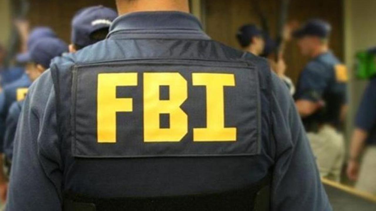 Misteri Penembakan Charlie Kirk: FBI Rilis Foto Terduga Pelaku, Senjata Berukir Ideologi Ditemukan di Lokasi Kejadian!
