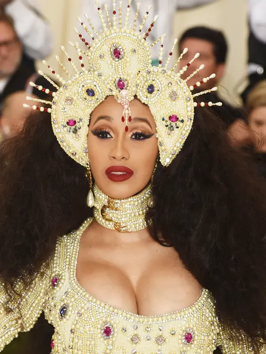 Penyanyi Cardi B saat tiba untuk menghadiri Met Gala 2018 di Metropolitan Museum of Art, New York (7/5). (Jamie McCarthy / GETTY IMAGES NORTH AMERICA / AFP)