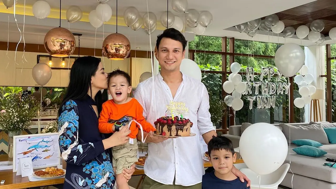 Momen perayaan ulang tahun Christian Sugiono yang Ke-39