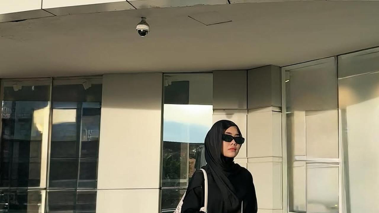 4 Potret Terbaru Alifa Lubis Berhijab Sambut Ramadan, Pesona Anggun Memikat