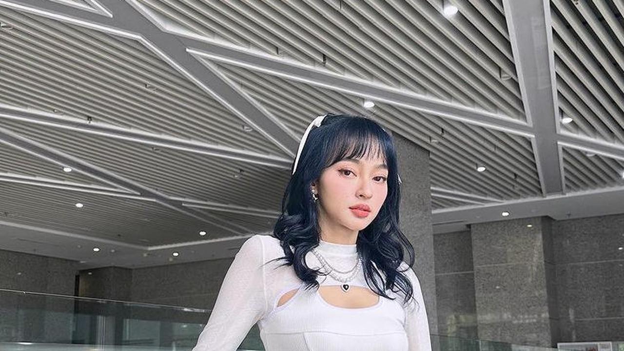 Indahkus pernah bermain serial televisi berjudul Stereo. Serial tersebut dikemas sebagai drama musical yang menonjolkan banyak nyanyian.