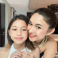 Potret Nana Mirdad dan Sarah White (Instagram/nanamirdad_).