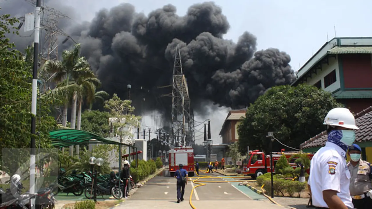 20150902-Gardu PLN Kembangan Terbakar, Sebagian Jakarta-Tangerang Padam