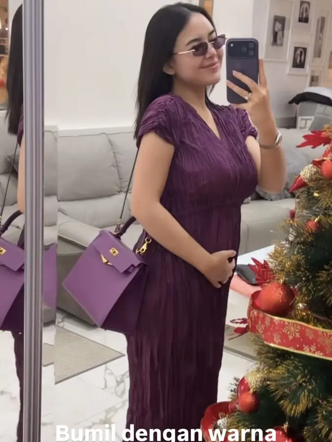 Amanda Manopo Jelang Natal Kenakan Head To Toe Serba Ungu. [@amandamanopo]