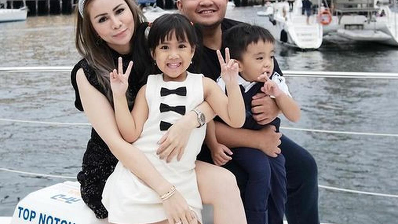Potret Liburan Mewah Momo Geisha dan Keluarga di Australia, Naik Yacht