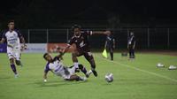 Duel Persita Tangerang vs PSM Makassar dalam lanjutan BRI Liga 1 2021/2022. (Bola.com/Abdi Satria)
