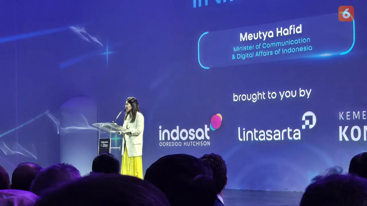 Menkomdigi Meutya Hafid memberikan keynote speech di acara Indonesia AI Day 2024 di Jakarta (14/11/2024). Liputan6.com/Agustin Setyo Wardani