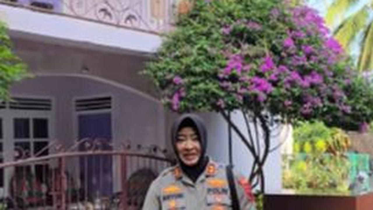 Dijelaskan, Aryuni dari rumah harus berjalan kaki terlebih dahulu untuk sampai ke jalan raya.
