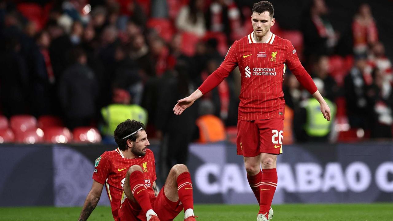 Wajah lesu pemain Liverpool usai gagal raih gelar juara Carabao Cup