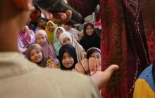 FOTO: Keunikan Dakwah Keliling Oleh Ustaz Yahya, Ajarkan Anak-Anak Usia Dini Pendidikan Islam dengan Kostum Badut