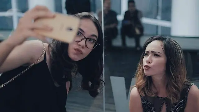 Potret Cantik Valerie Bowie, Adik Pamela Bowie (credit: instagram/valeriebowie13)