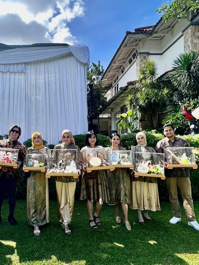 Pesta pernikahan Reiner Manopo - Adisty Juniar jadi momen reuni artis sinetron kolosal 2000-an  (Foto: Instagram erringracesita)