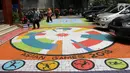 Penampakan mural di halaman depan Kantor Kelurahan Tegal Alur, Jakarta Barat, Rabu (18/4). Mural tersebut dibuat sebagai media informasi adanya Asian Games 2018. (Liputan6.com/Arya Manggala)