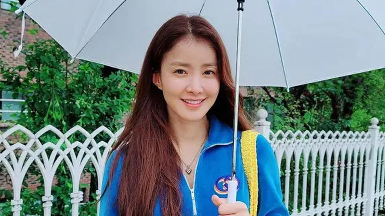 Potret Cantik Lee Si Young, Berusia 42 Tahun Tapi Visualnya Layak Disebut Anak Kuliahan
