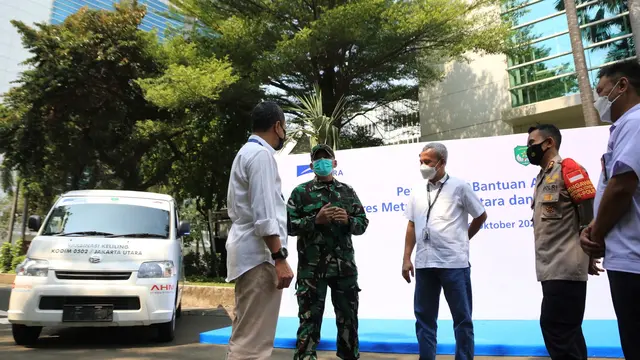 Astra Serahkan 2 Unit Mobil Vaksinasi ke Polres Metro dan Kodim Jakarta Utara