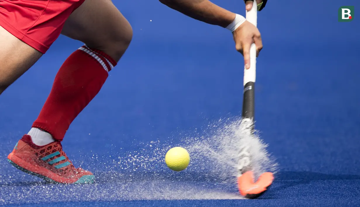 Aksi pemain Hoki Korea saat berhadapan dengan Indonesia dalam lanjutan penyisihan grup pada Asian Games 2018 di Lapangan Hoki Kompleks Gelora Bung Karno, Jakarta Jumat (24//8/2018). (Bola.com/Peksi Cahyo)