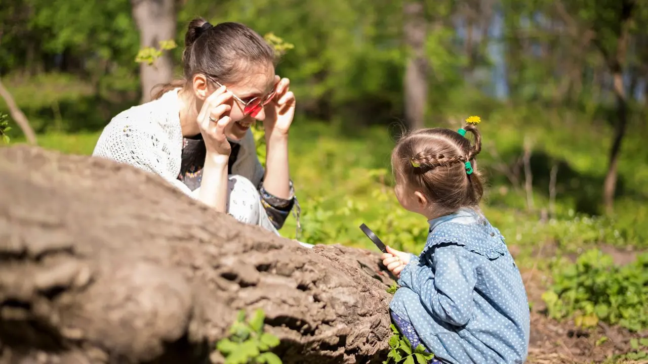 Mengenal Nature Deficit Disorder dan Alasan Anak Perlu Sering Main di Taman