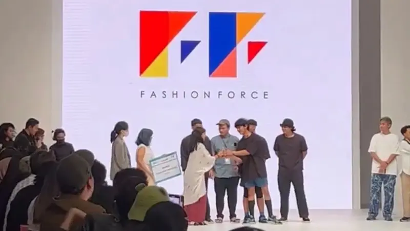 Hijack Sandals pemenang Fashion Force Award untuk kategori aksesoris di JFW 2023