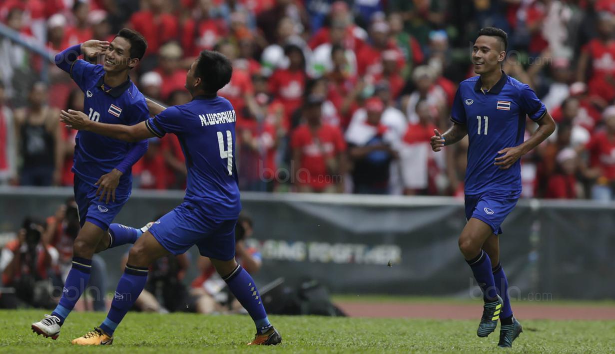 Gelandang Timnas Thailand melakukan selebrasi kontra Indonesia di gelaran SEA Games 2017 yang berlangsung di Stadion Shah Alam, Malaysia (Bola.com/Vitalis Yogi Trisna)