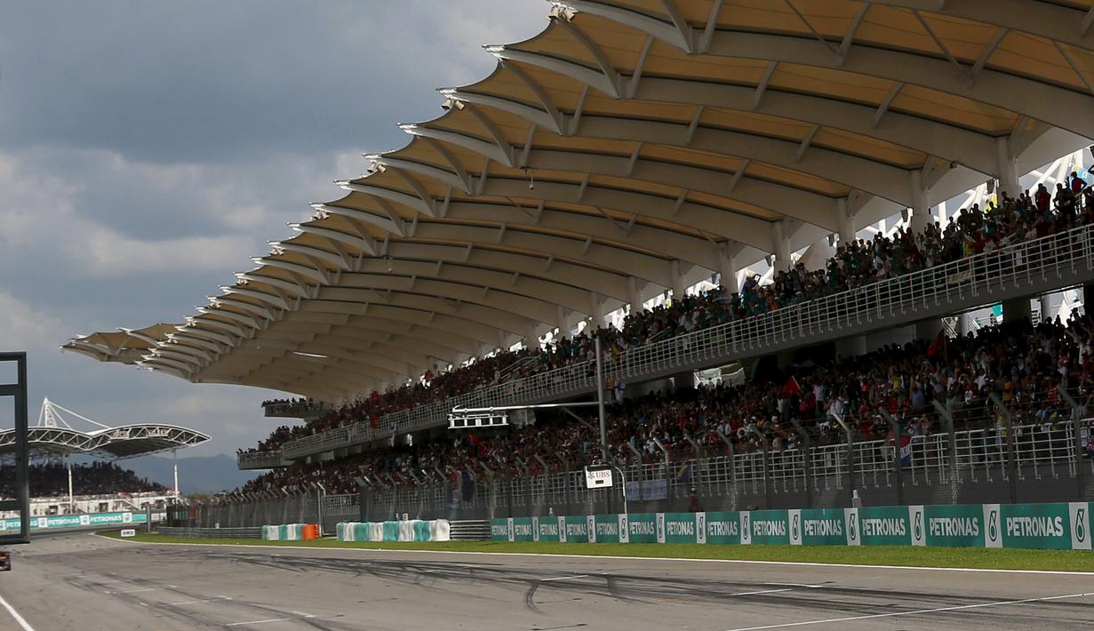 Usai mendapat perlawanan sengit dari Lewis Hamilton, Sebastian Vettel menjadi yang pertama finis. (Reuters / Hoch Zwei)