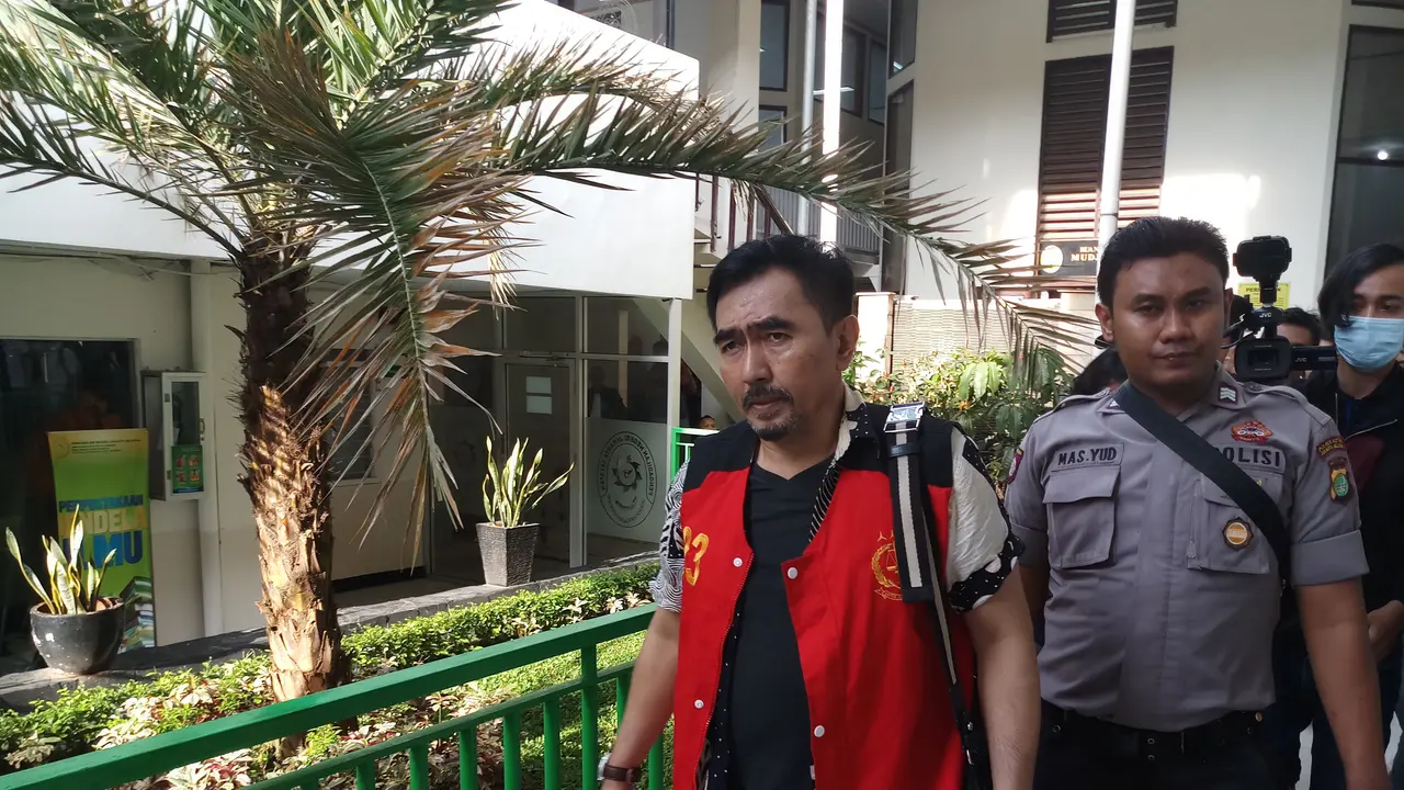 Gatot Brajamusti alias Aa Gatot