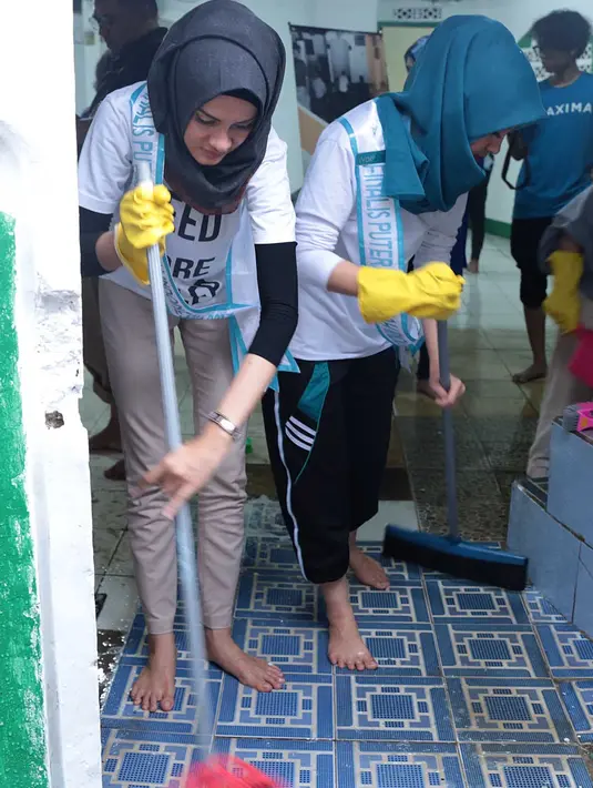 Menurut Ajeng, kegiatan ini sangat bermanfaat karena nantinya Musolah yang mereka bersihkan dapat dipakai oleh masyarakat untuk melakukan ibadah. (Deki Prayoga/Bintang.com)