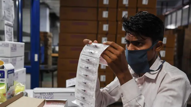 Intip Aktivitas Pekerja Pabrik Jarum Suntik di India