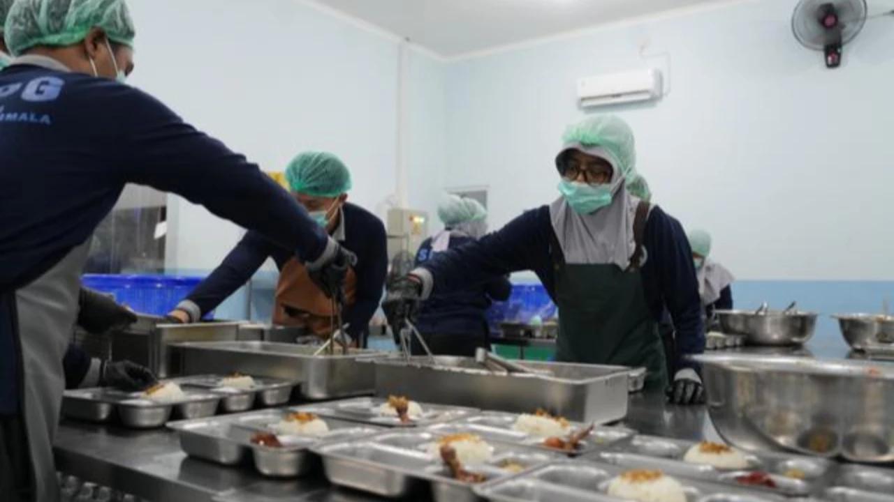 Baru Menyentuh 10 Persen, Program MBG Kini Diprioritaskan untuk Pesantren