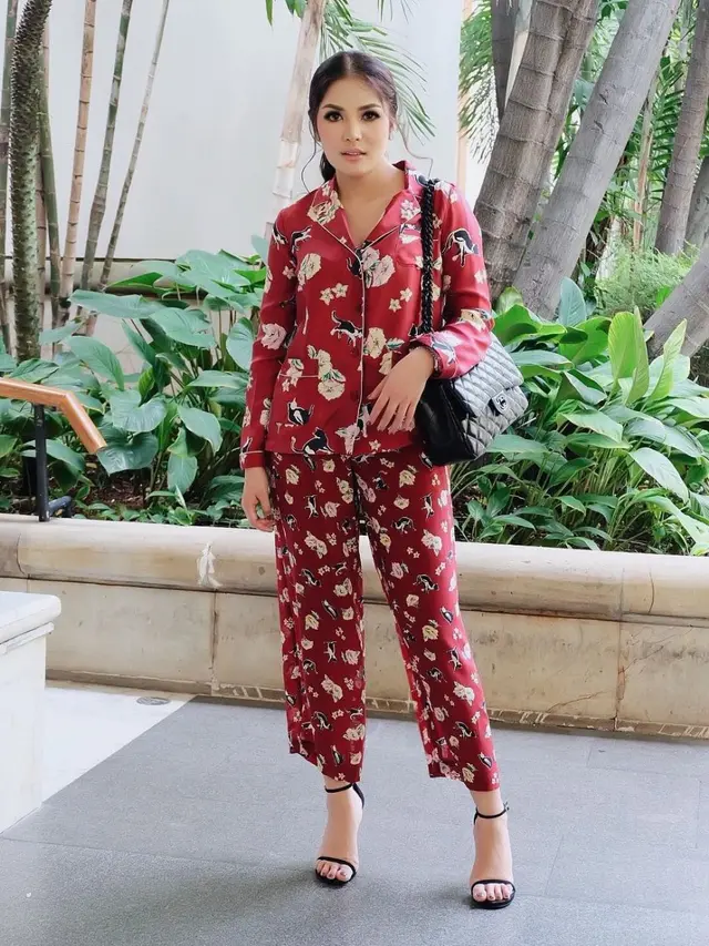 [Bintang] Kece Kekinian! Begini Tampilan 5 Seleb Pakai Piyama yang Stylish