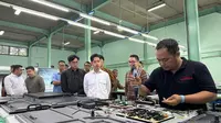Kunjungi Pabrik Elektronik di Bekasi, Gibran Dorong Kemandirian Ekonomi Lewat Penguatan Industri Lokal