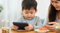 Jangan Biasakan Anak Makan Sambil Nonton, Dokter Ungkap Dampaknya bagi Tumbuh Kembang