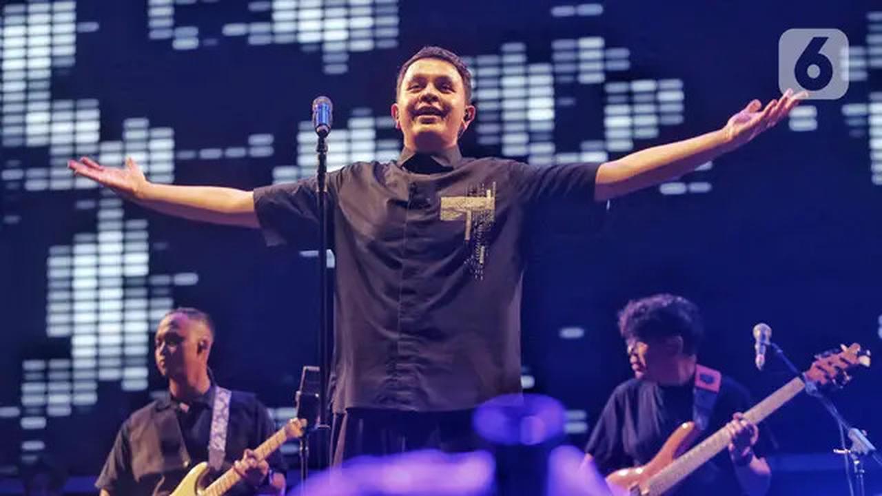 Penampilan Tulus Hangatkan Malam Pertama KapanLagi Buka Bareng BRI Festival 2025