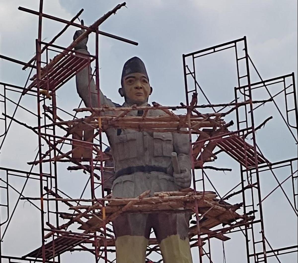 "Kata pekerja belum selesai jadi belum terlihat. Nanti kalau tidak sesuai gambar yang diberikan pasti kami minta bongkar dan dibuat baru," tegas Ardi Arpian.