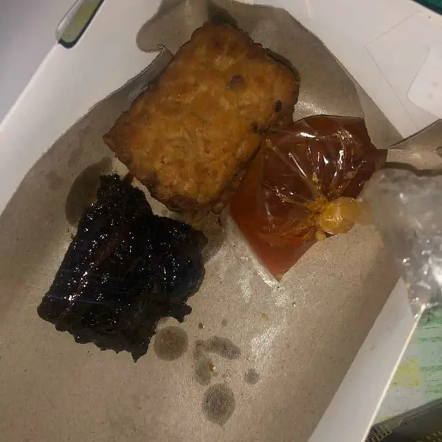 6 Momen Apes Dapat Makanan Gosong ketika Beli Online Ini Bikin Elus Dada