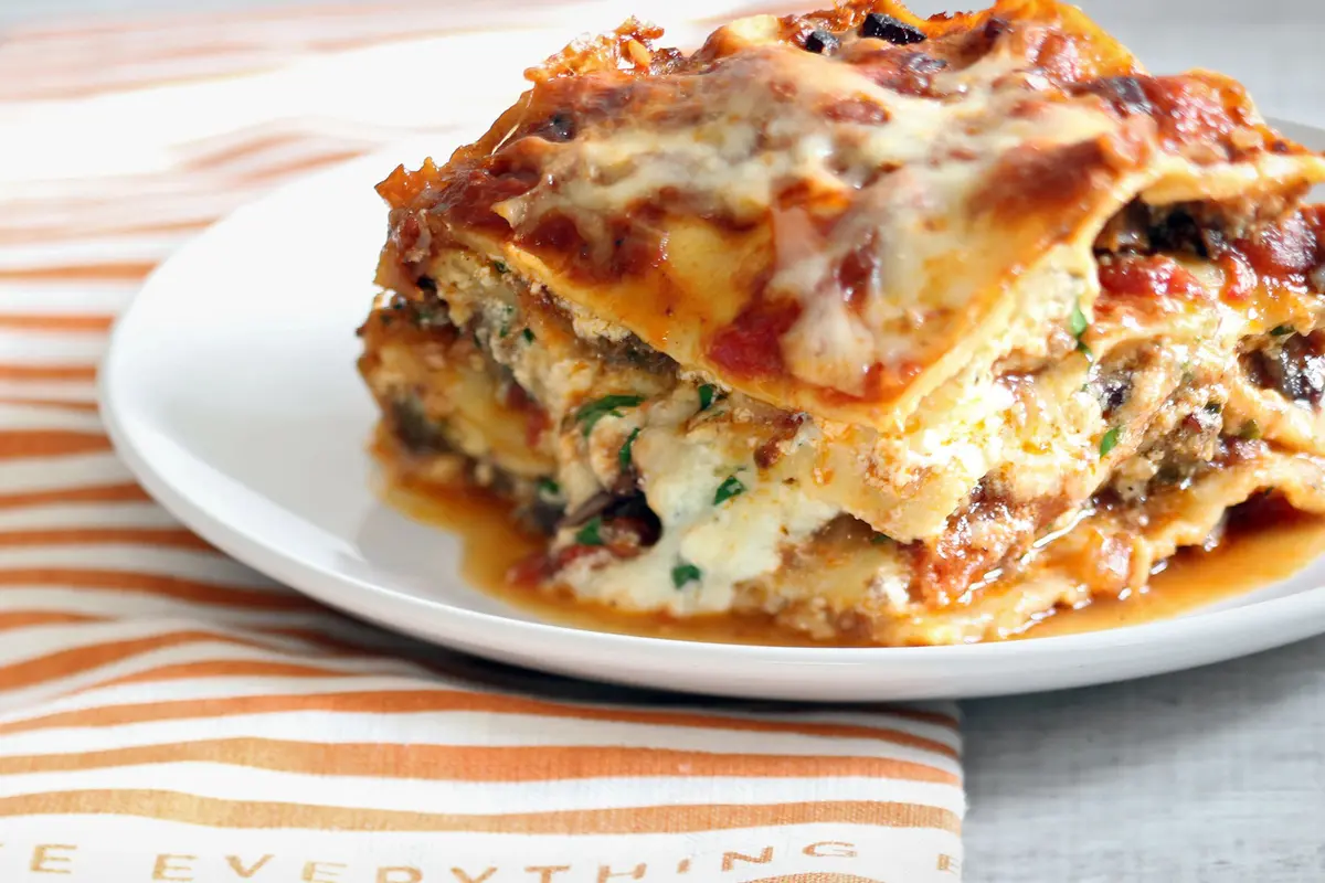 [Bintang] 10 Potret Lezat Lasagna yang Bikin Nggak Sabar Ingin Makan Siang