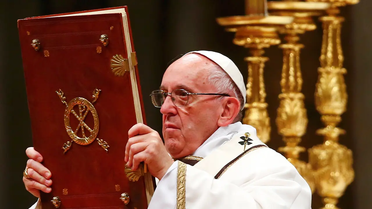 201612225-Misa-Natal-Italia-Paus-Fransiskus-Reuters