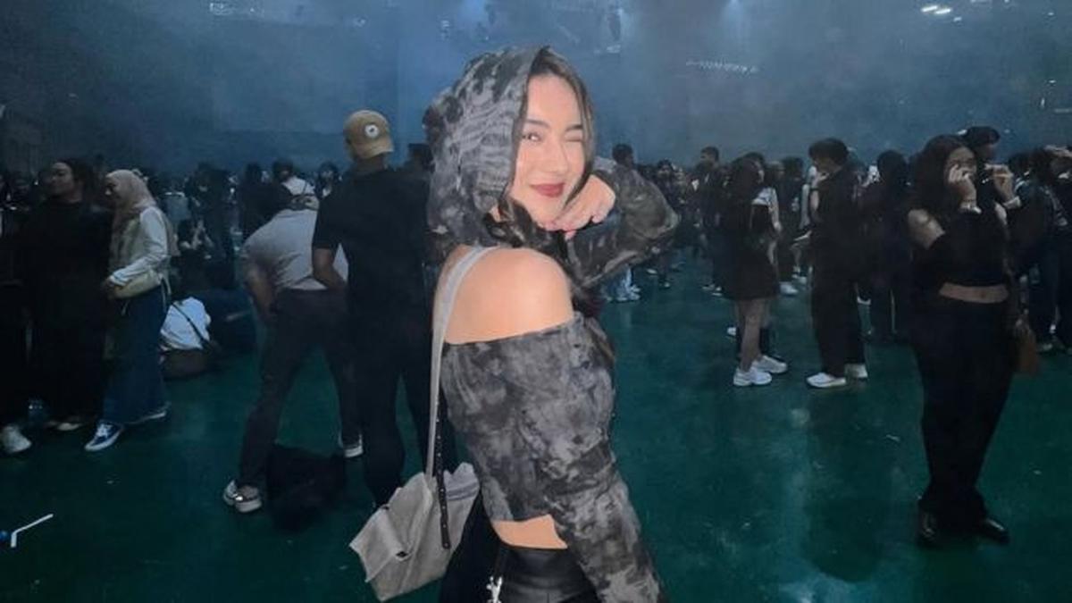 4 Potret Ersya Aurelia ke Konser NIKI Buzz World Tour, Outfit Dipuji Totalitas Tanpa Batas