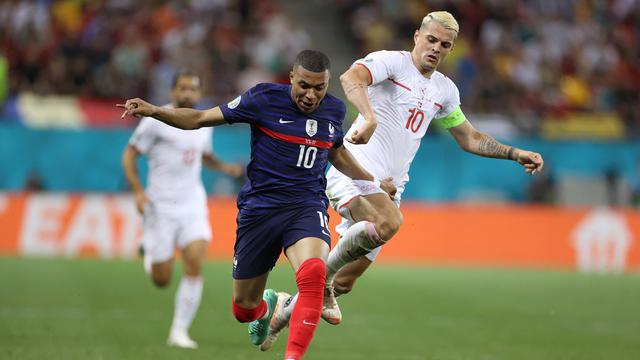 Granit Xhaka, Kylian Mbappe