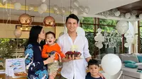 Momen perayaan ulang tahun Christian Sugiono yang Ke-39. (Sumber: Instagram @titi_kamall)