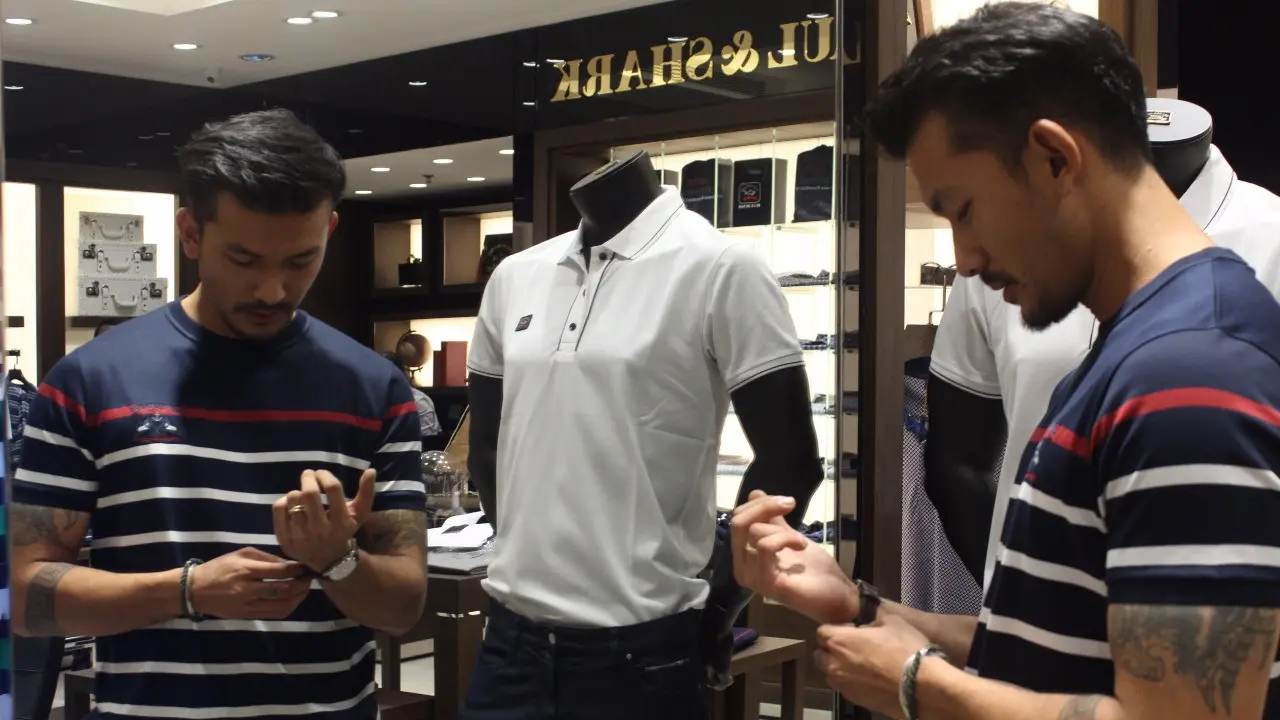 Aktor tampan dalam balutan busana stylish