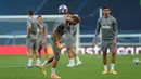 Kiper Atletico Madrid, Jan Oblak, saat mengikuti latihan jelang perempat final Liga Champions 2019/2020 di Estadio Jose Alvalade, Portugal, Kamis (13/8/2020). Atletico Madrid akan menghadapi RB Liepzig di perempat final liga Champions. (AFP/Miguel A. Lopes)