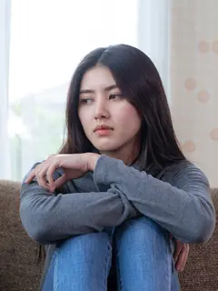 Setelah putus cinta, banyak orang merasakan campuran emosi seperti sedih, marah, hingga kecewa. Foto: Freepik