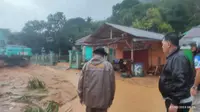 Hujan deras ditambah medan yang sulit menghambat evakuasi korban longsor di Serasan, Natuna, Kepri. (Liputan6.com/ BPBD Natuna)