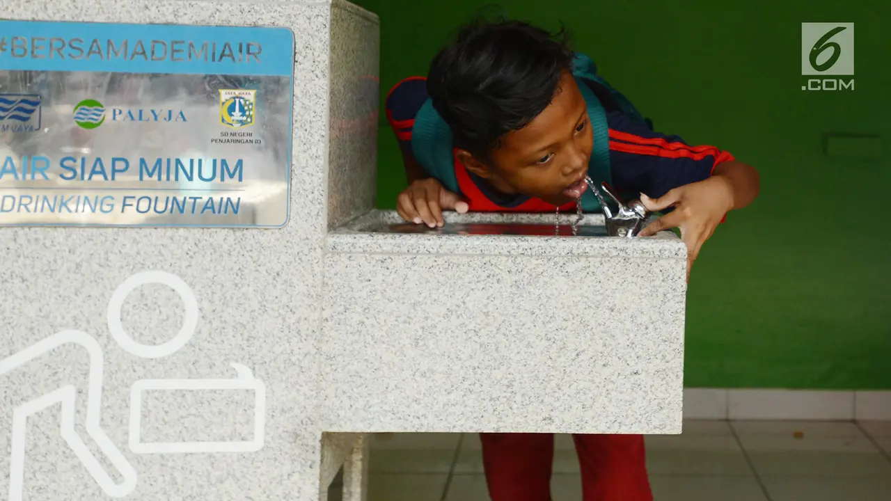 Segarnya Minum Air Higienis Langsung dari Keran