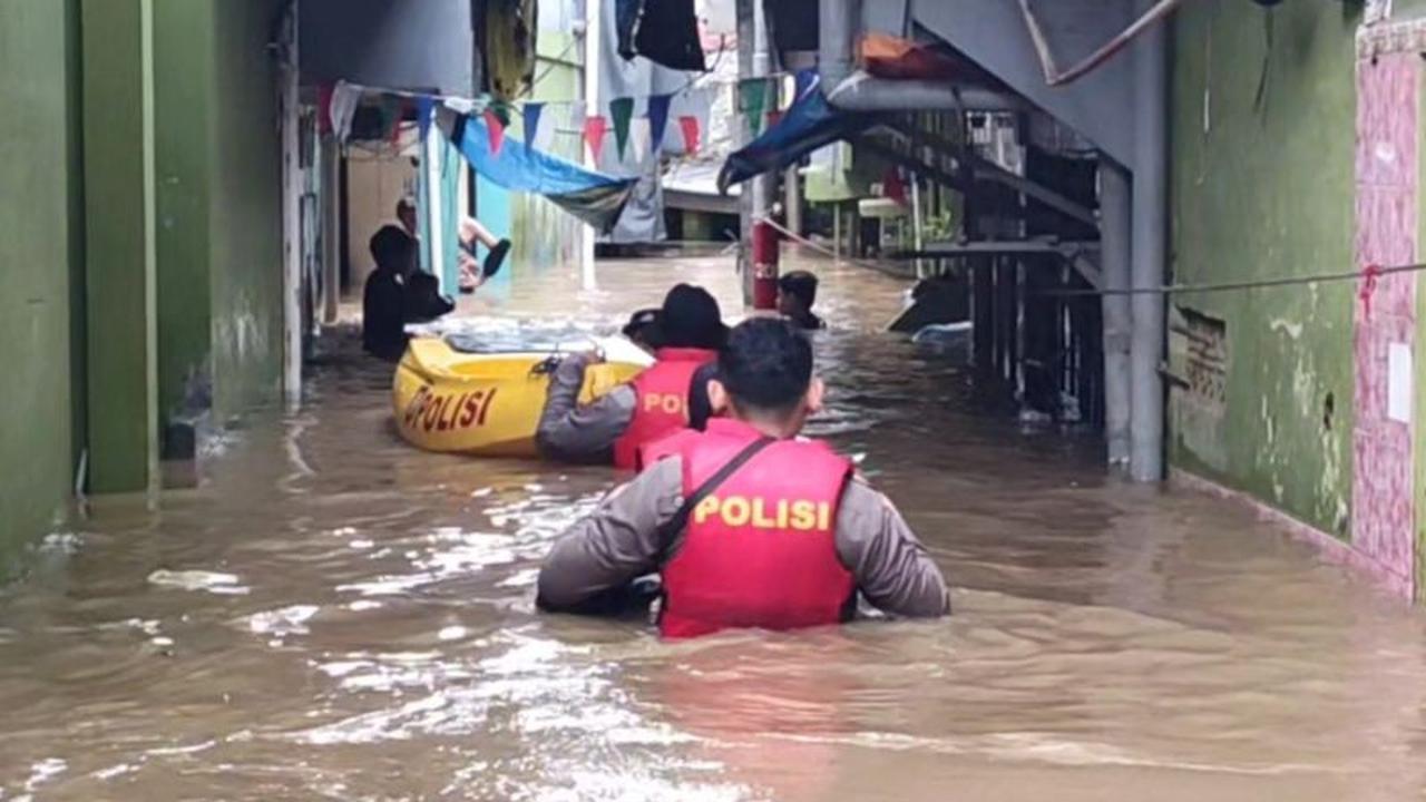 Banjir Jakarta Timur Meluas: Kali Ciliwung Rendam Puluhan RT hingga Tiga Meter
