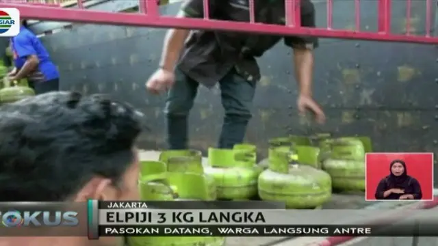 Untuk mengatasi kelangkaan gas elpiji 3 kg, Pertamina menambah suplai di setiap daerah seperti di daerah Tambora, Jakarta Barat.