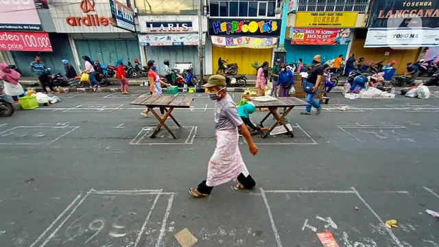 FOTO: Penerapan Physical Distancing di Pasar Pagi Salatiga